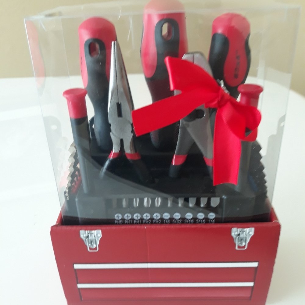 33 Piece Home in use Toolset